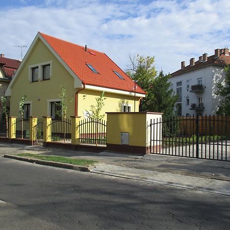 Poroszlay Apartman Apartment Debrecen Exterior photo