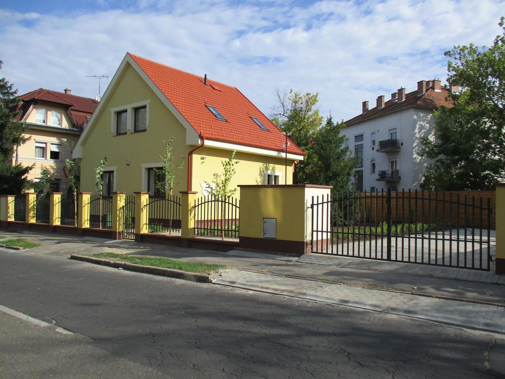 Poroszlay Apartman Apartment Debrecen Exterior photo