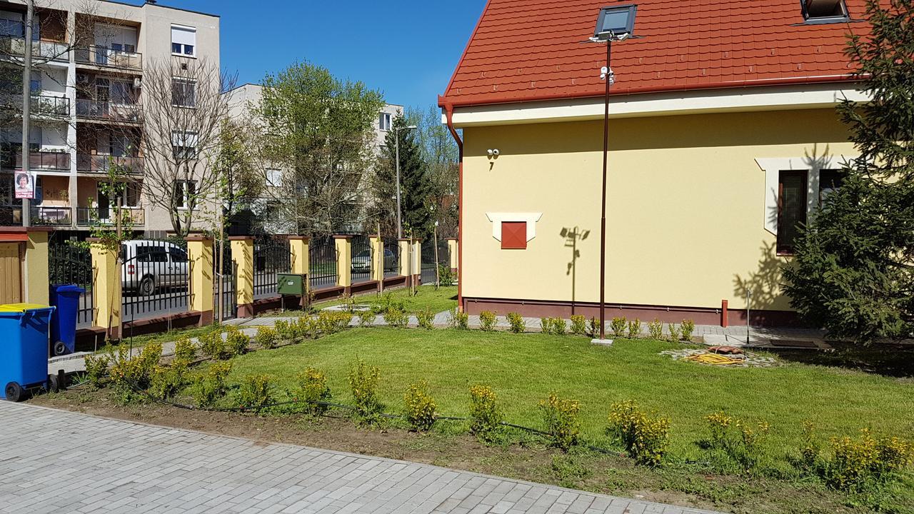 Poroszlay Apartman Apartment Debrecen Exterior photo